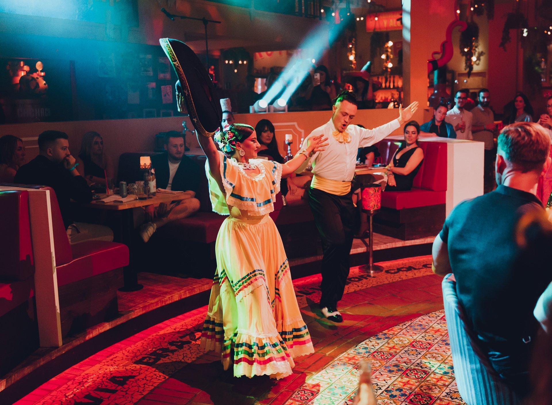 En Fuego Couple Entertainment